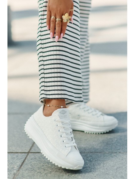 Women's Sneakers With Embroidery On Platform Lee Cooper LCW-25-31-3465L White