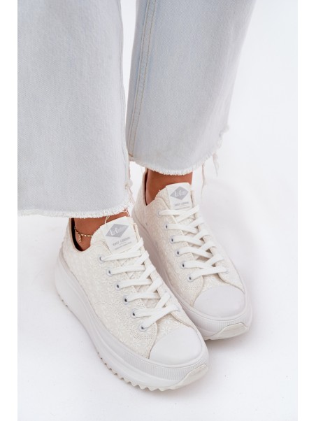 Women's Sneakers With Embroidery On Platform Lee Cooper LCW-25-31-3465L White