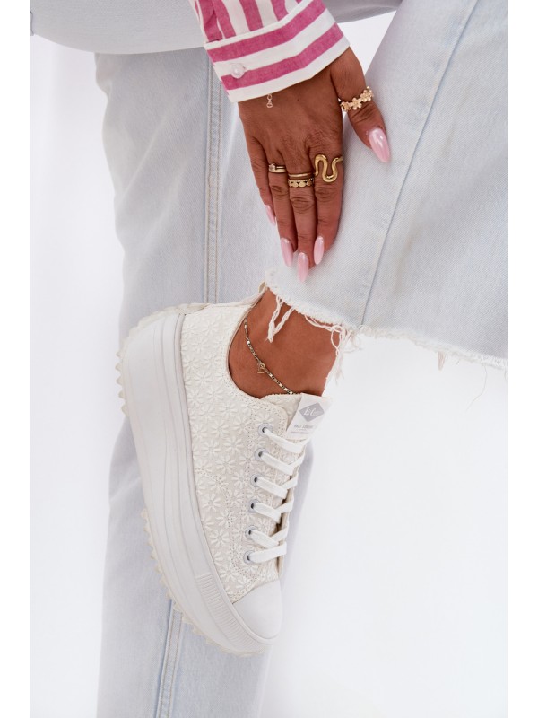Women's Sneakers With Embroidery On Platform Lee Cooper LCW-25-31-3465L White