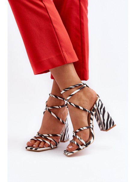 Trendy High-Heeled Sandals Black and White Josette