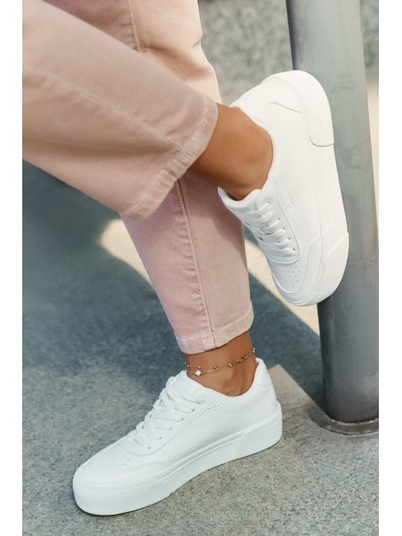 Low sneakers made of eco leather Big Star RR274303 White