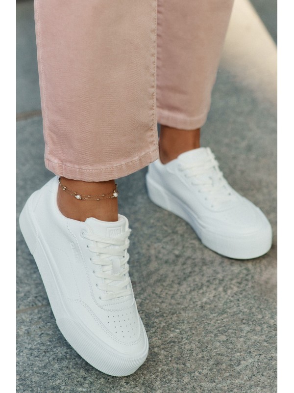 Low sneakers made of eco leather Big Star RR274303 White