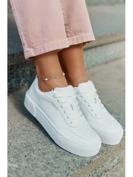 Low sneakers made of eco leather Big Star RR274303 White