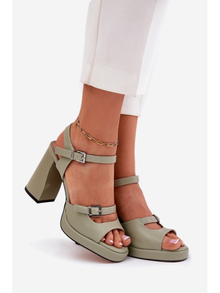Ladies leather sandals on heel Vinceza 77110 green