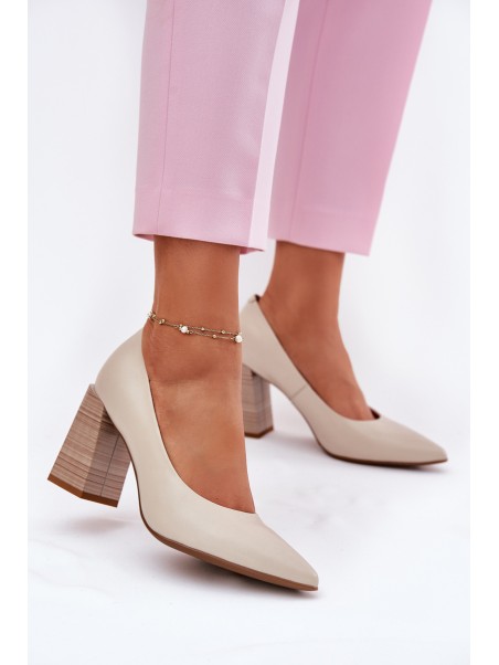 Leather pumps on a heel beige Gregosa