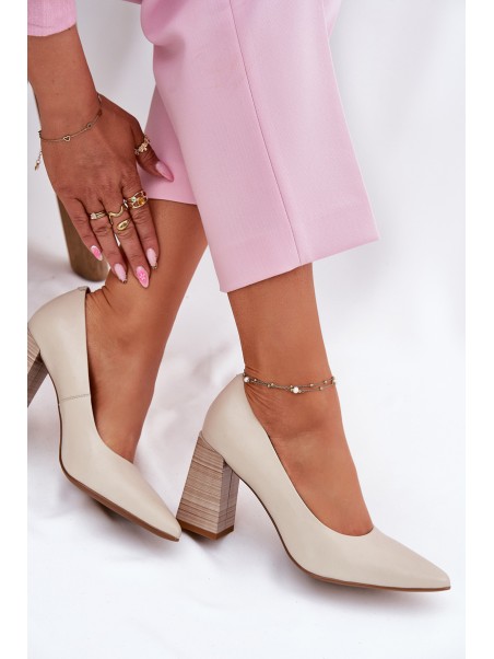 Leather pumps on a heel beige Gregosa