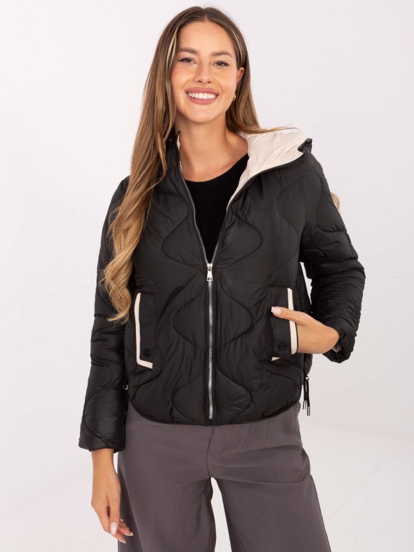 Moteriška striukė su gobtuvu