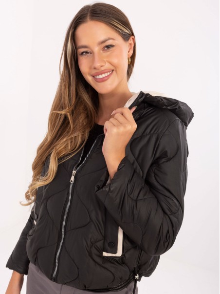 Moteriška striukė su gobtuvu