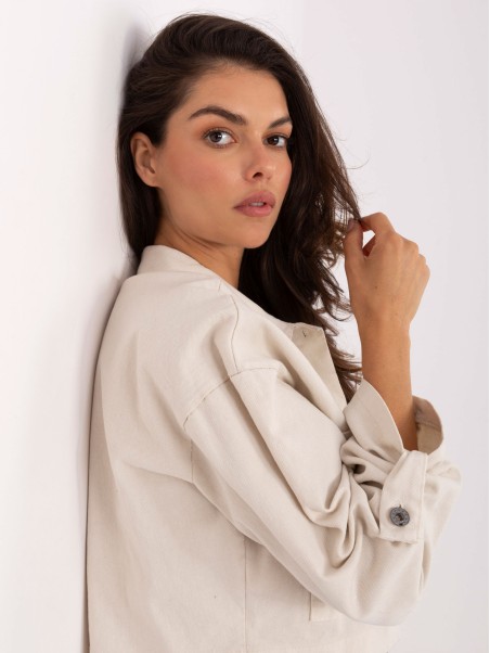 Stilingas trumpas švarkelis su apykakle