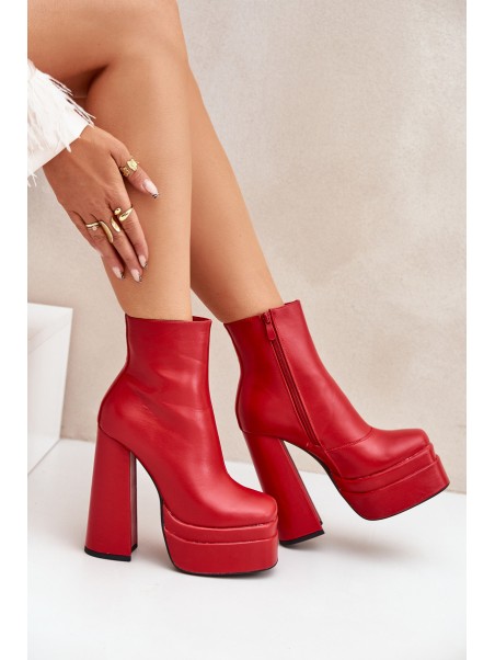 Boots On Massive Platform And Heel Insulated Red Selahra