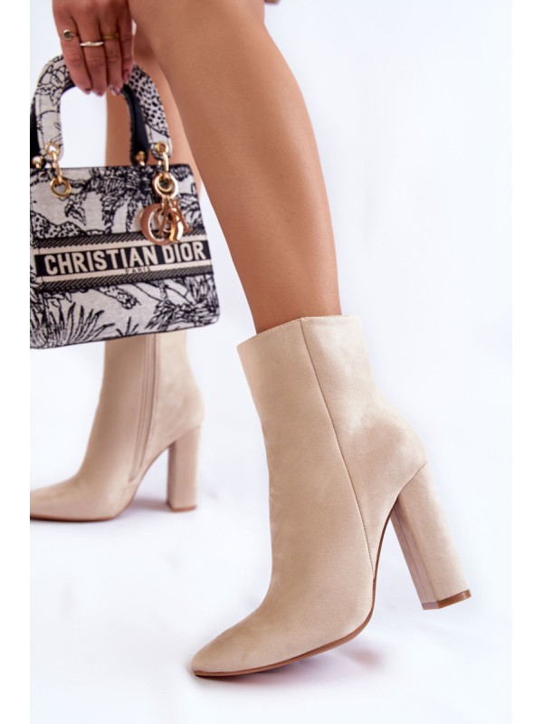 Elegant Suede Boots On a post Beige Ettany
