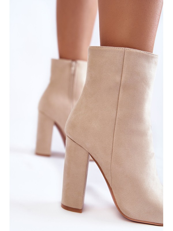 Elegant Suede Boots On a post Beige Ettany