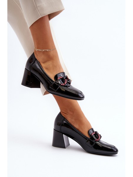 Black Patent Leather Pumps with Chain Paliotte