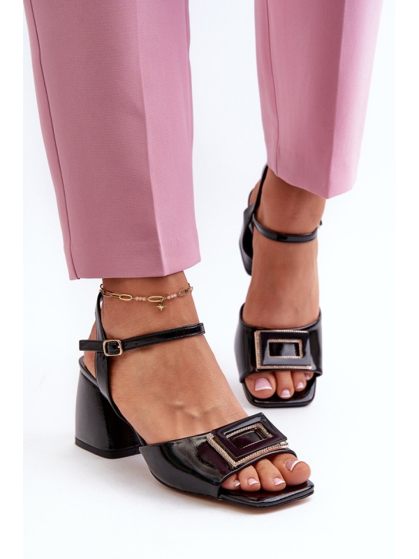Elegant Lacquered Sandals with Heel Decoration Black D&A MR38-202