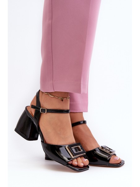 Elegant Lacquered Sandals with Heel Decoration Black D&A MR38-202