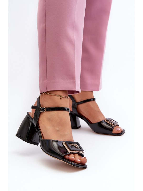 Elegant Lacquered Sandals with Heel Decoration Black D&A MR38-202