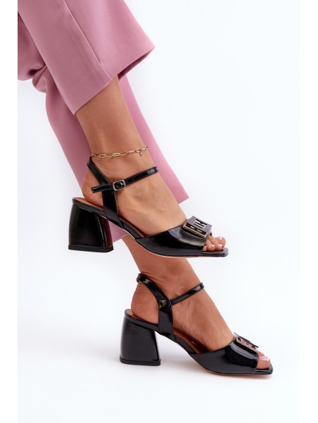 Elegant Lacquered Sandals with Heel Decoration Black D&A MR38-202