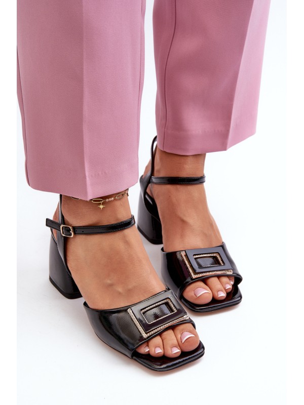 Elegant Lacquered Sandals with Heel Decoration Black D&A MR38-202