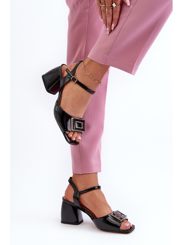 Elegant Lacquered Sandals with Heel Decoration Black D&A MR38-202