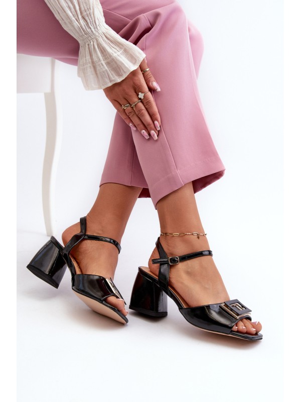 Elegant Lacquered Sandals with Heel Decoration Black D&A MR38-202