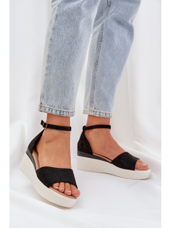 Lightweight platform sandals with a delicate wedge black Gillifia