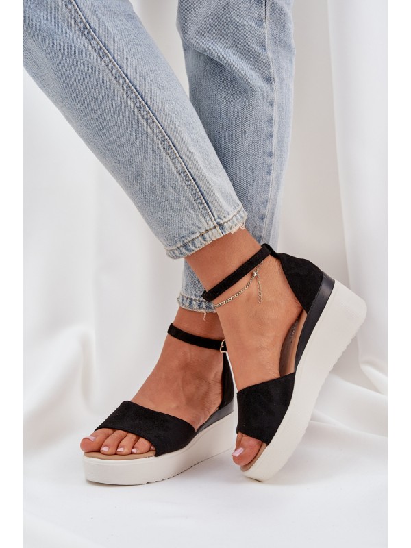 Lightweight platform sandals with a delicate wedge black Gillifia