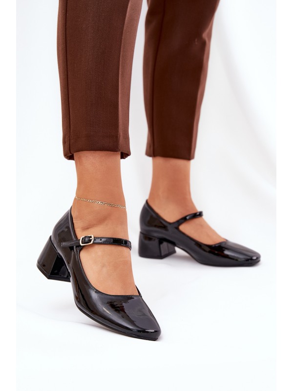 Lacquered Pumps With Strap And Buckle Black Savilae