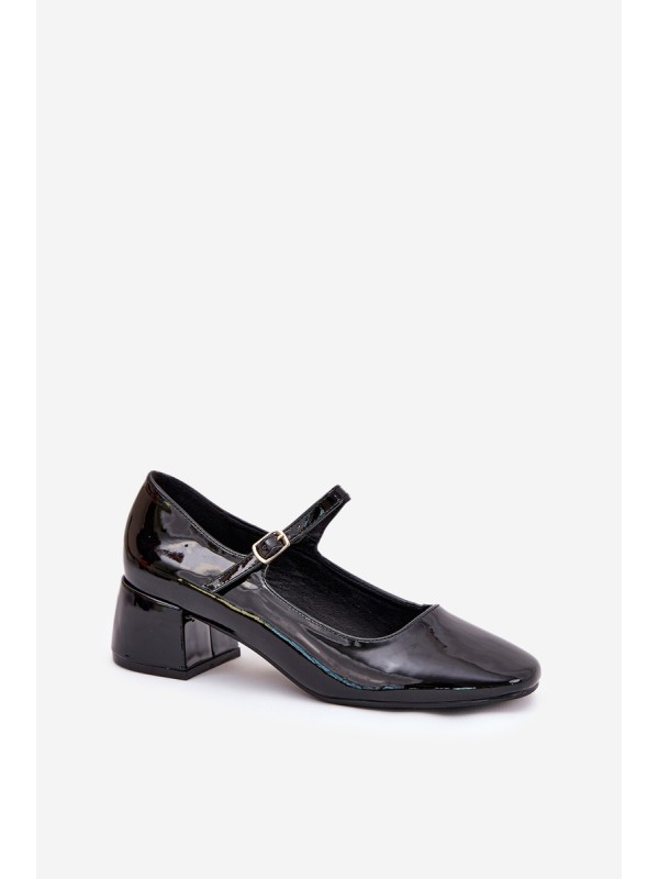 Lacquered Pumps With Strap And Buckle Black Savilae