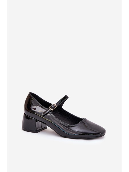 Lacquered Pumps With Strap And Buckle Black Savilae