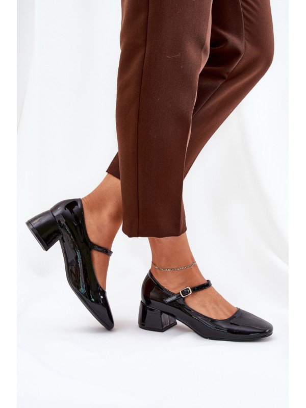 Lacquered Pumps With Strap And Buckle Black Savilae