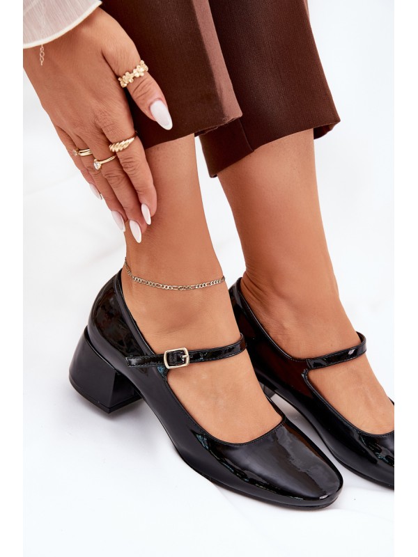 Lacquered Pumps With Strap And Buckle Black Savilae