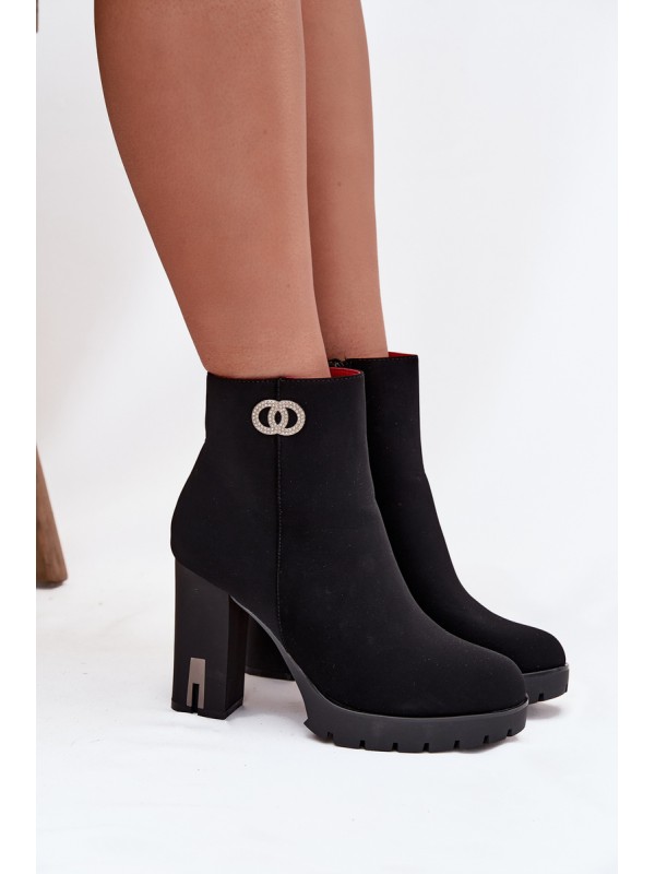 Insulated women's ankle boots with heel with decorative detail black Vessara