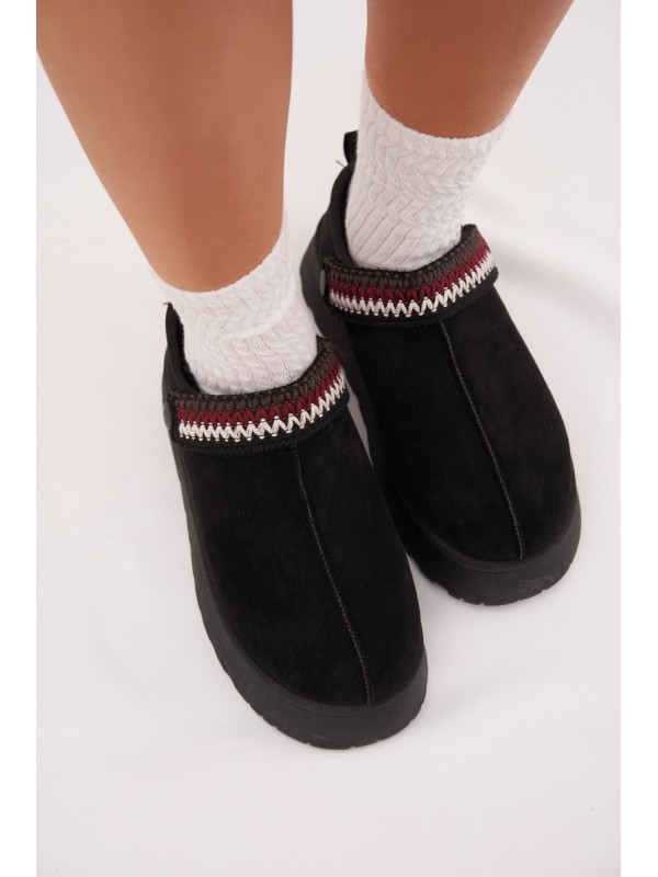 Women's Low Snow Boots With Moving Strap And Embroidery On Platform Black Lyrisse