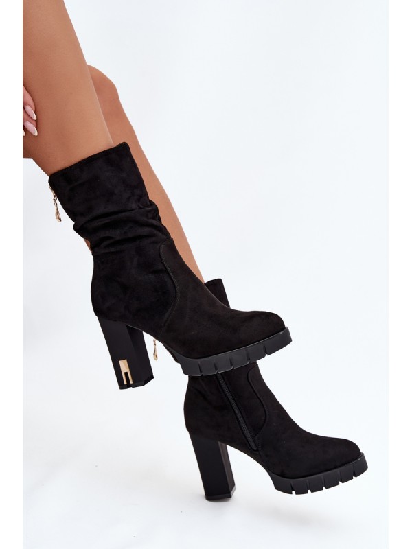 Insulated Women's Ankle Boots on Heel with Gold Lock and Wrinkling Black Briannae