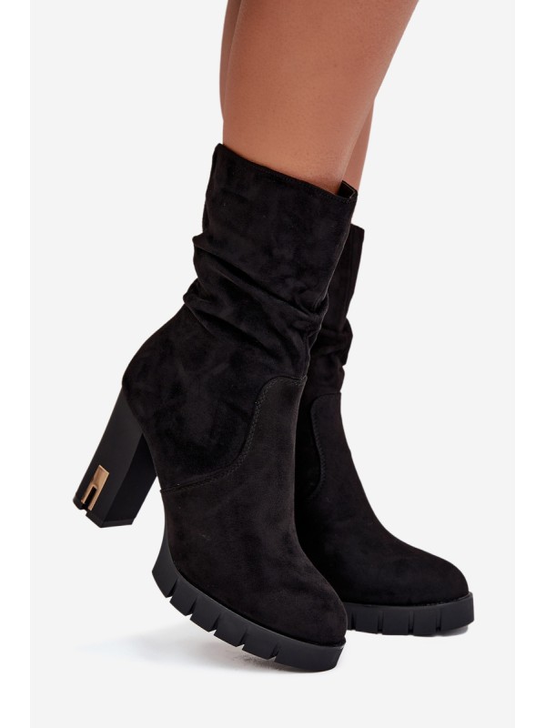 Insulated Women's Ankle Boots on Heel with Gold Lock and Wrinkling Black Briannae