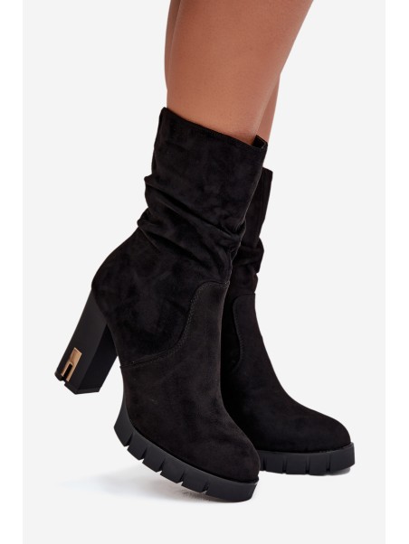 Insulated Women's Ankle Boots on Heel with Gold Lock and Wrinkling Black Briannae