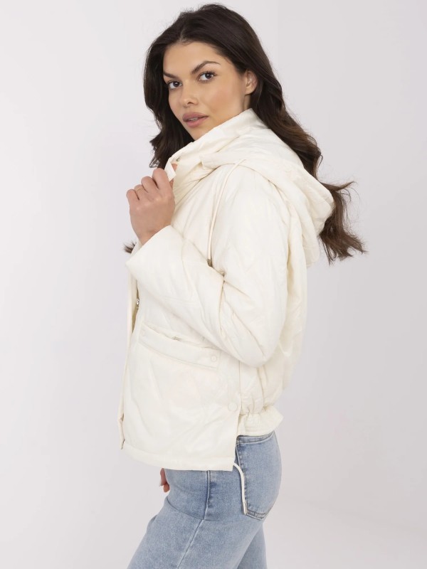 Dygsniuota moteriška striukė