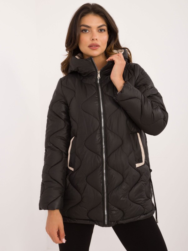 Dygsniuota striukė su kišenėmis