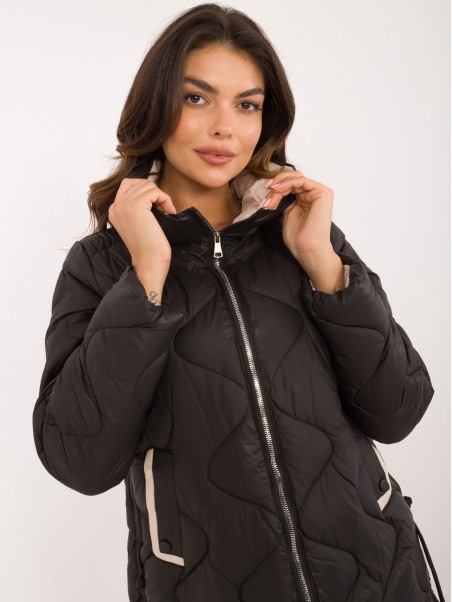 Dygsniuota striukė su kišenėmis