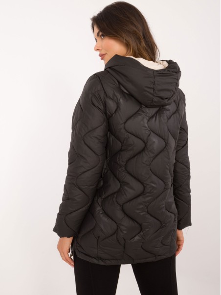 Dygsniuota striukė su kišenėmis