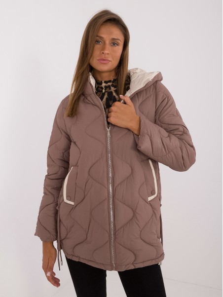 Dygsniuota striukė su kišenėmis