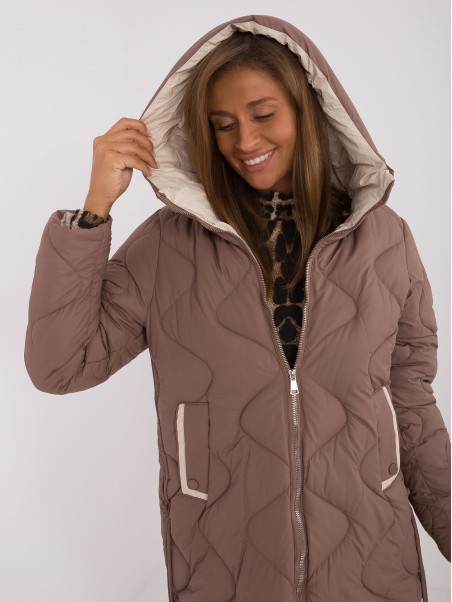 Dygsniuota striukė su kišenėmis