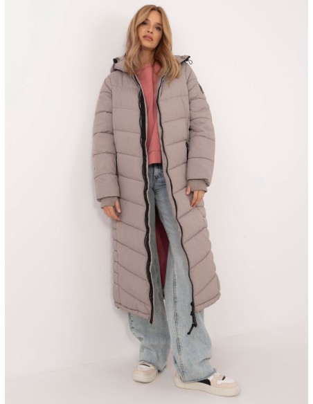 Ilga dygsniuota striukė su gobtuvu