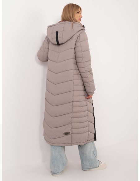 Ilga dygsniuota striukė su gobtuvu