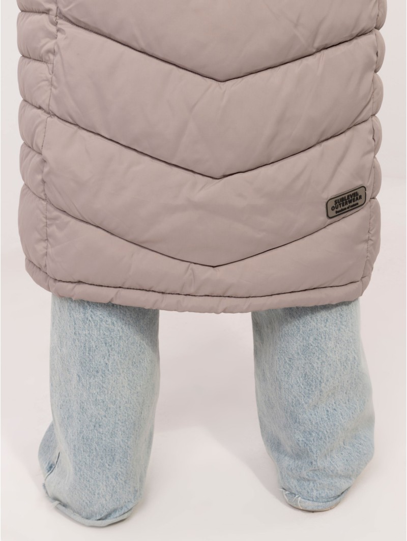 Ilga dygsniuota striukė su gobtuvu