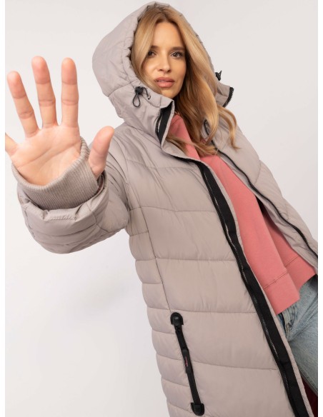 Ilga dygsniuota striukė su gobtuvu