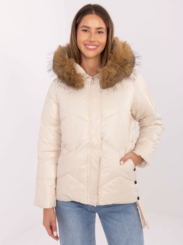 Striukė-MBM-KR-856.98P-šviesiai smėlio spalvos Striukė-MBM-KR-856.98P-šviesiai smėlio spalvos