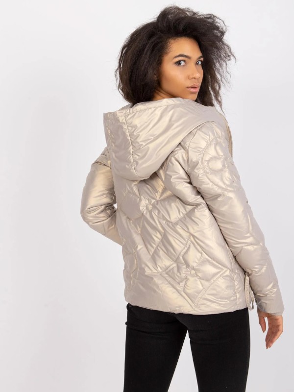 Juoda lengva striukė