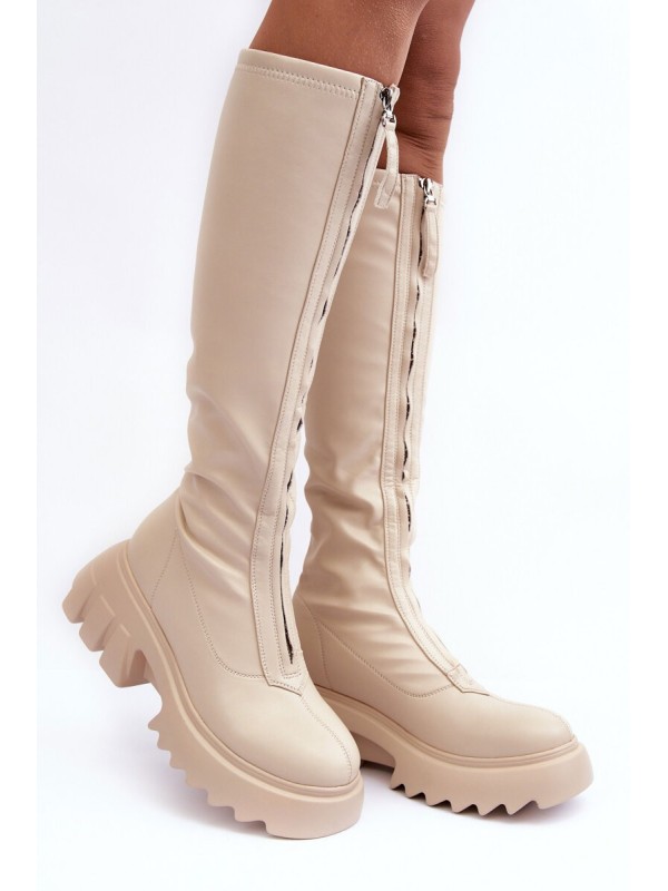 Batai ant didžiulės platformos