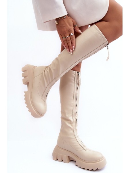 Batai ant didžiulės platformos